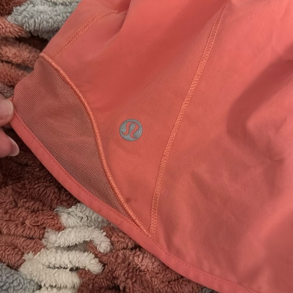 Lululemon hotty hot shorts 4” - Picture 5 of 5